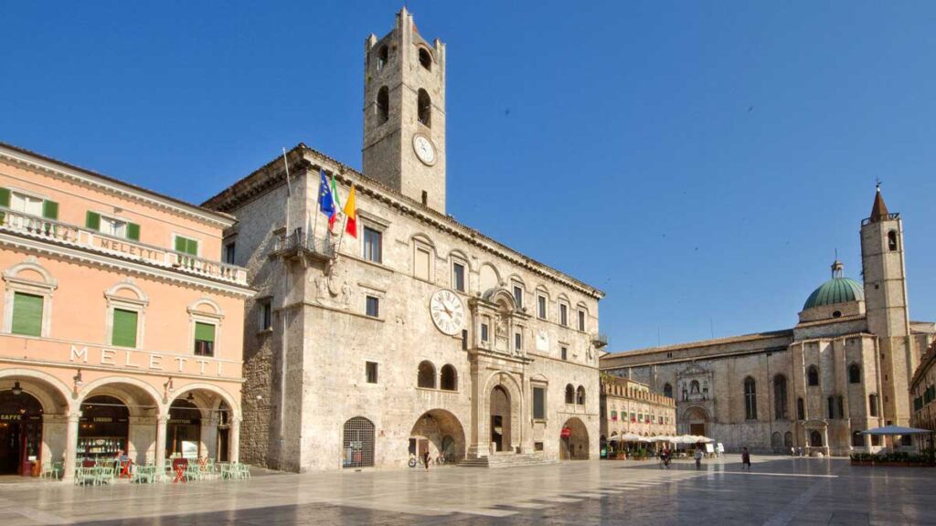ascoli-piazza-del-popolo-viaggi-organizzati