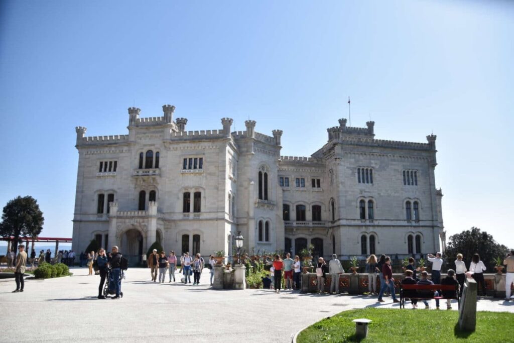 castello-di-miramare-viaggi-organizzat_20210206-074531_1-e1619020711392