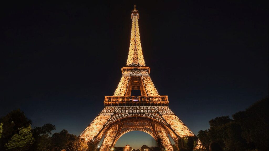parigi low cost viaggio organizzato a ferragosto in pullman dalle marche capodanno louvre versailles