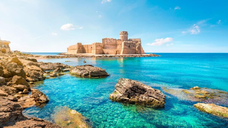 tour della calabria e isole eolie a settembre viaggio organizzato giugno