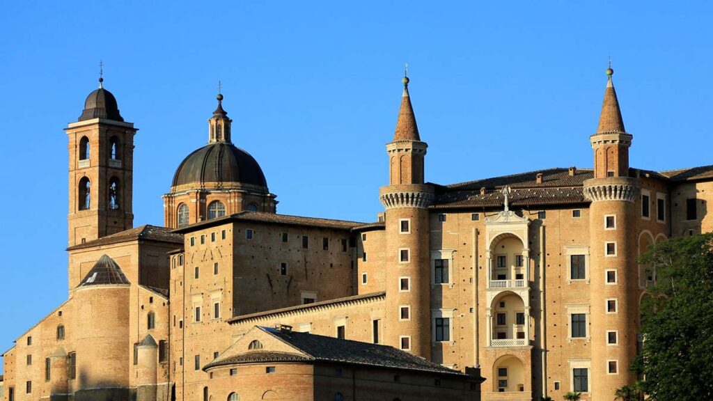 viaggio organizzato ad urbino nelle marche in pullman